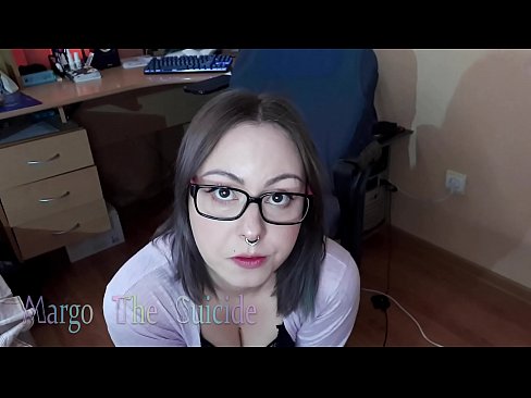 ❤️ Rapariga Sexy com Dildo de Óculos Chupa Profundamente na Câmara ❤ Porno vídeo em nós ❌️