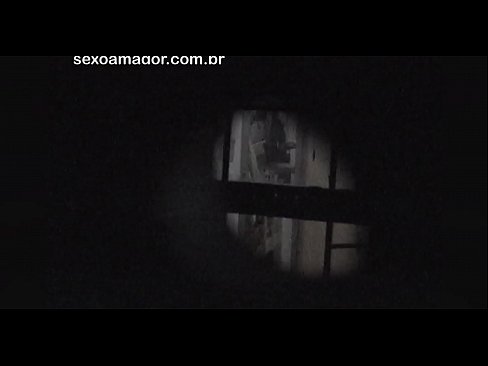 ❤️ Lourinho é filmado secretamente por um voyeur de bairro escondido atrás de tijolos ocos ❤ Porno vídeo em nós ❌️