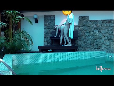 ❤️ Chefe convida criada para a piscina, mas não conseguiu resistir a um ❤ Porno vídeo em nós ❌️